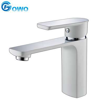 luxury style chrome and white color CE certificate casting bathroom faucet